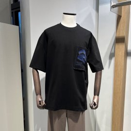 지이크 [신세계 센텀 단독] 지이크 S/S  스티치 포켓 블랙 라운드 반팔 티셔츠 (PEIBD8909BK)