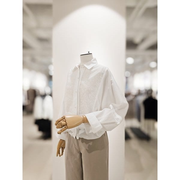 [파주점] [더아이잗컬렉션]글리타 자수 배색 블라우스 CR4A0BL391