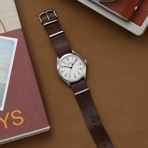 위켄더 뉴잉글랜드 쓰리핸즈 브라운 가죽손목시계 39mm