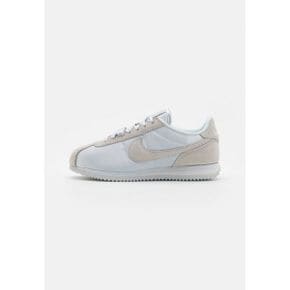 5107018 Nike CORTEZ SE TREND - Trainers pure platinum/platinum tint