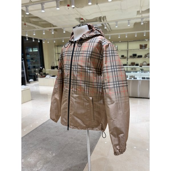 [부산점] 남성 그라데이션 체크 후드 바람막이 8118831