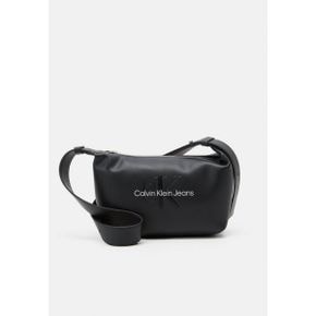 캘빈 클라인 진 SCULPTED SHOULDERBAG - 크로스백 숄더백 - black/metallic 7327041