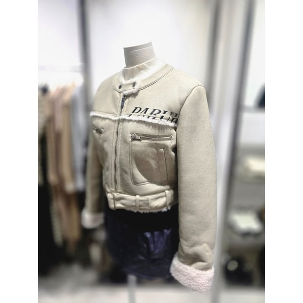 [여주점] 레터링 포인트 크롭 페이크 무스탕 점퍼 EQ4MZ160