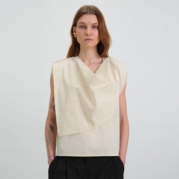 매그제이 [SSG 단독] DRAPE SLEEVELESS BLOUSE_2colors J242FBL420