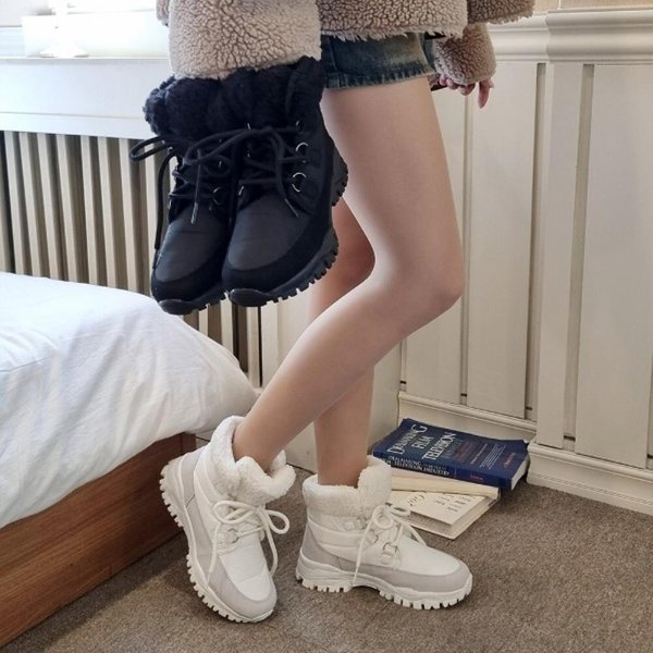 [옷자락] 여자 방한 블랙 화이트 앵클 퍼안감 패딩 운동화