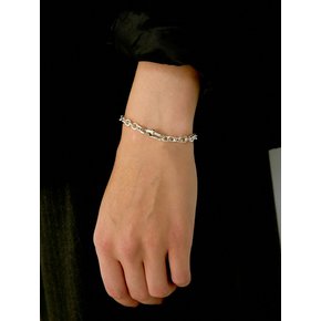 fINE Link Chain Bracelet