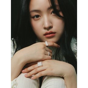 [WHITE] SIGNET SERIES FLAT RING 4