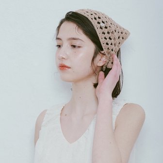 레이브 Crochet Hair Bandana in Beige VX4MA314-91