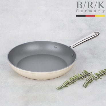 BRK 에볼루션 풀 인덕션 후라이팬 24cm (밀크)