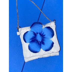 FLOWER PADDED BAG ( BABY BLUE )