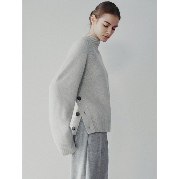 메이브 메리노울 하이넥 버튼 니트 라이트그레이