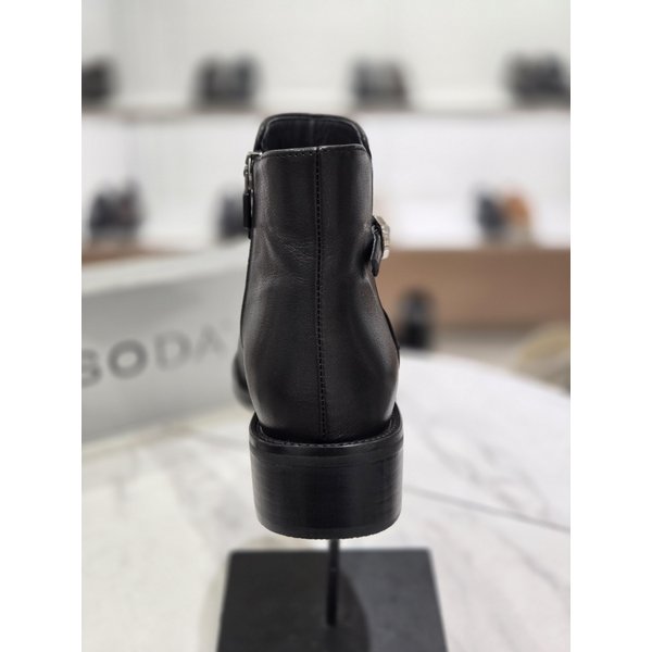 [시흥점] 여성 발목 장식 앵클부츠 (FRB507)