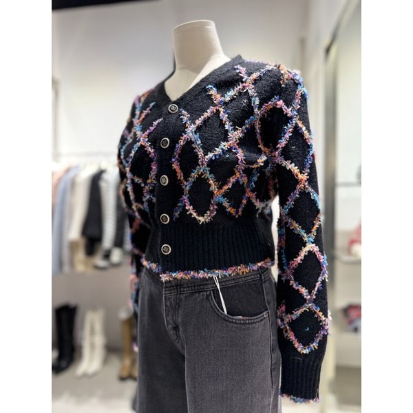 [여주점] 패턴 배색 V넥 가디건 ES1JK103