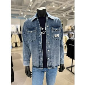 Calvin Klein Jeans 남성 오버사이즈핏 데님 셔츠 자켓 ZM02830