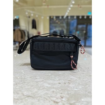 버버리 [부산점] 공용 로고 크로스바디백 8025669