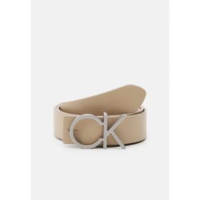 3789520 Calvin Klein LOCK BELT - Belt silver mink/ ash rose