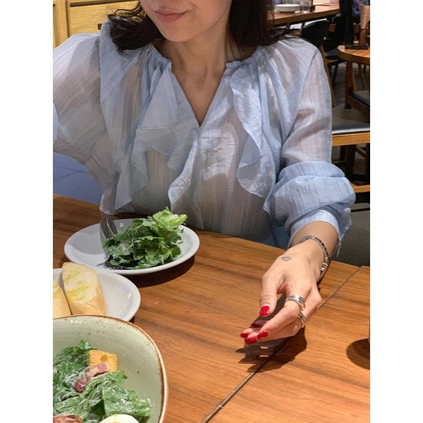 플로우 러플 블라우스_CONCH