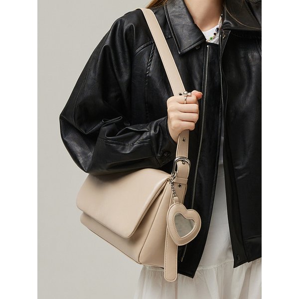 [리퍼브] 하트 미러 패딩 숄더 크로스 백 _ 베이지