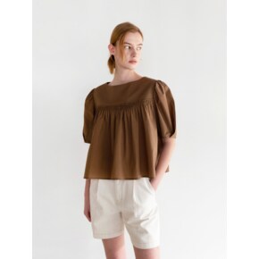 BOAT-NECK SHIRRING BL (BROWN)