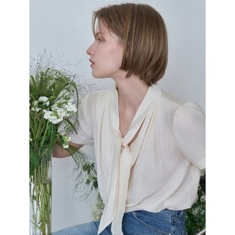 르베티 타이 하프 블라우스 아이보리 BE059