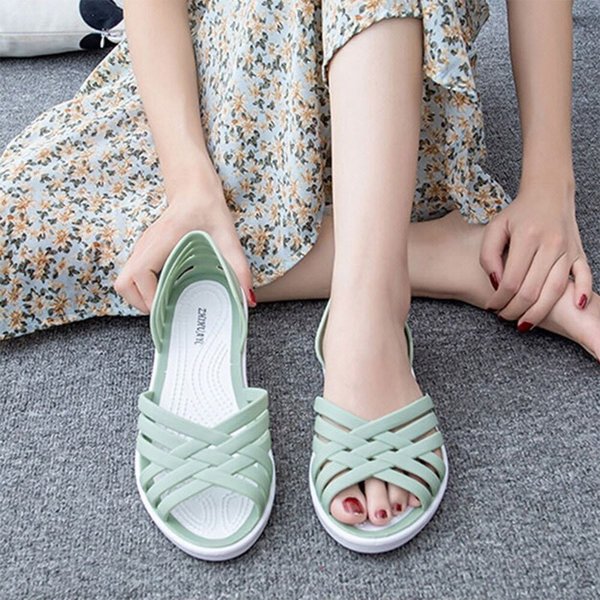 [옷자락] 여자 파스텔 위빙 크로스 젤리슈즈 여름 플랫 샌들