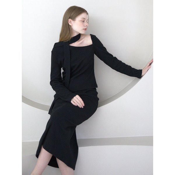 Back Slit Slim Skirt Black