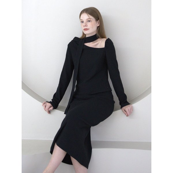 Back Slit Slim Skirt Black