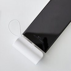 선없이 사용하는 고속충전 보조배터리 5000mAh