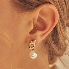 [장윤주, 이수현, 이수민 착용] knot pearl post earring