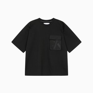 Calvin Klein Jeans 남성 오버사이즈 우븐 포켓 반팔 맨투맨 티셔츠(J324122)