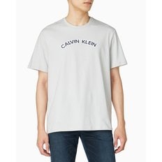 남성 레귤러핏 커브 로고 반팔 티셔츠(4RB849G)