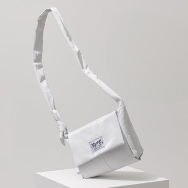 리끌로우 NUDO BAG WHITE