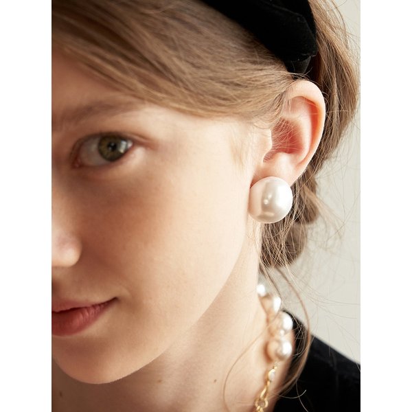 Classic Half Pearl Earring_EC1696