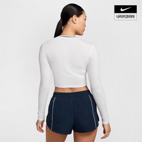 우먼스 나이키 스포츠웨어 칠 니트 슬림 긴팔 크롭 그래픽 티셔츠 NIKE FZ2859-100