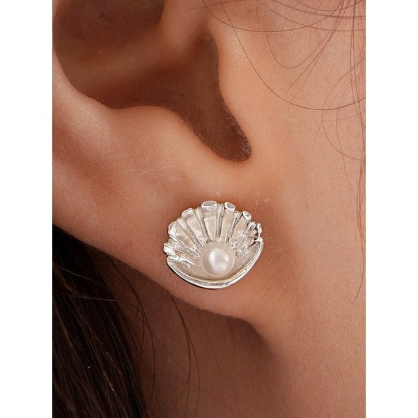 925silver Love tear shell earring
