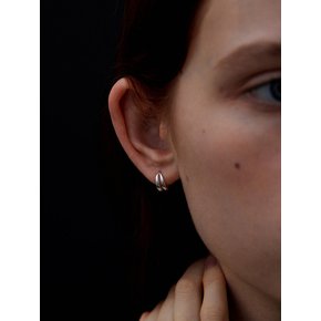 05-16 Embrace (Earring)