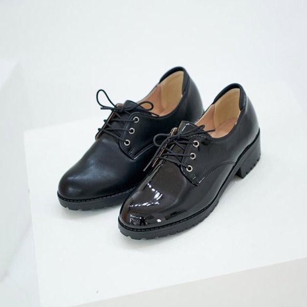 [옷자락] 여성 블랙 에나멜블랙 데일리 옥스퍼드 로퍼