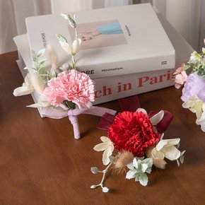위칭 카네이션 코사지 17cm (2컬러) 조화 꽃 어버이날 선물
