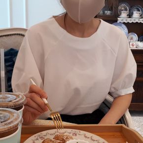 흰색 라운드 노카라 여름 반팔 퍼프 소매 루즈핏 화이트 정장 빅사이즈 블라우스_P336727250