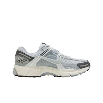  (W) 나이키 줌 보메로 5 퓨어 플래티넘 메탈릭 실버 (W) Nike Zoom Vomero 5 Pure Platinum Meta