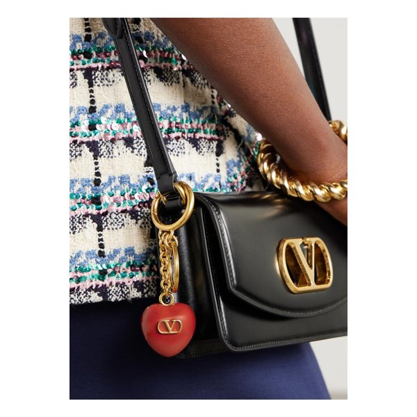 브이로고 시그니처 골드톤 에나멜 백 참 레드 46376663162845411