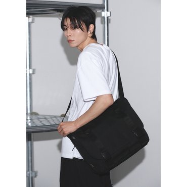 레더리 버클드 코듀라 메신저백 [BLACK]