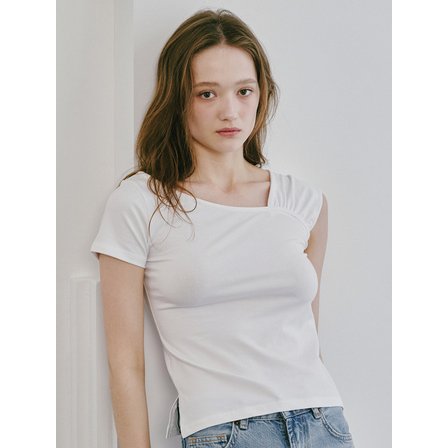 Nouve 언발 오프숄더 티셔츠 - 화이트 / Unbal Off Shoulder T-Shirts - White
