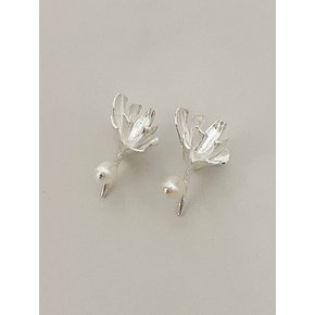 une fluer earrings