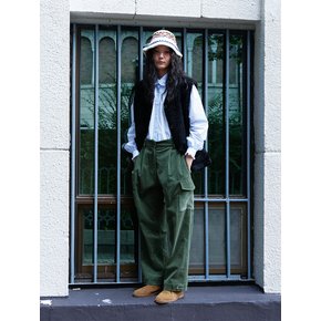 The Corduroy Cargo Pocket Pants Khaki_ F234PT02