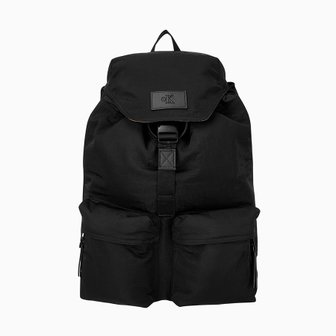 Calvin Klein Jeans [파주점] 남성 메트로 나일론 플랩 2포켓 백팩 43(4G3085G-UB1)