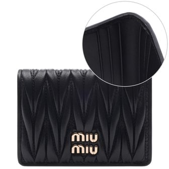 미우미우 [부산점] 26SS 여성 마테라쎄 카드지갑 (5MC103 AFPP F0002 26S)