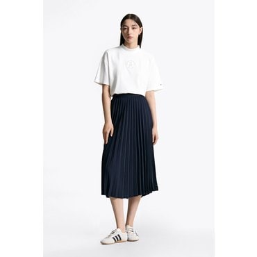 타미힐피거 T22F6TTO003WT1 스탬프 로고 모크넥 티셔츠