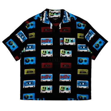 아크메드라비 CASSETTE TAPE PATTERN OPEN COLLAR SHIRT BLACK - 카세트 테이프 패턴 셔츠