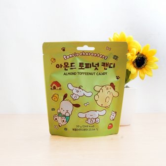 아루마트 산리오 캐릭터즈 아몬드 토피넛 캔디 50g